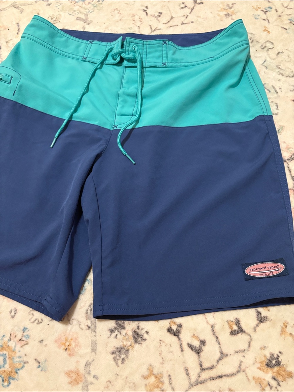 Vineyard Vines Men’s Two-Tone Teal & Navy Swim Trunks. Size 32. Like NEW!!!!